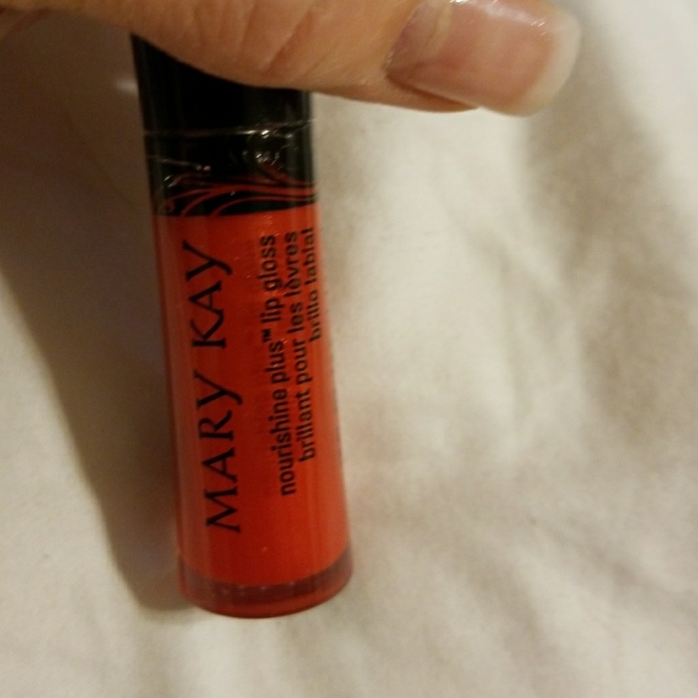 MK NouriShine